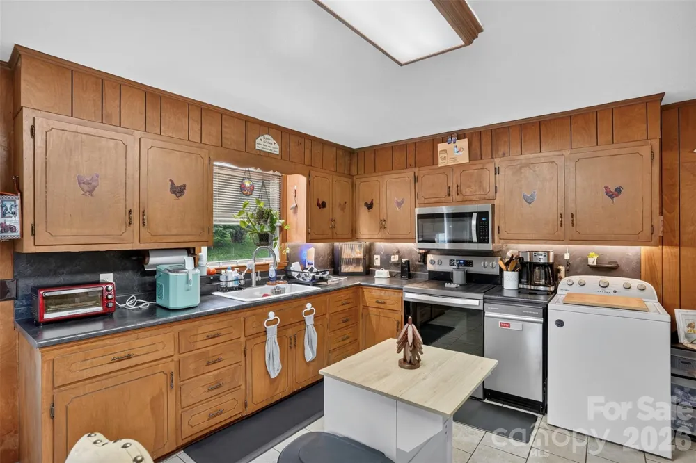 3702 Cabin Creek Road Zirconia, NC 28790