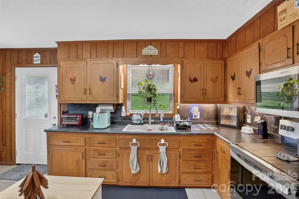 3702 Cabin Creek Road Zirconia, NC 28790