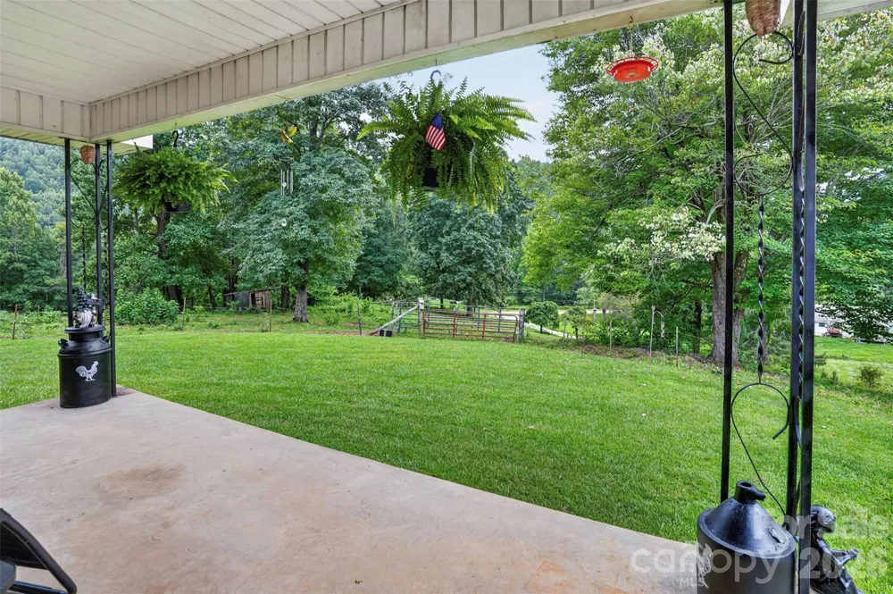 3702 Cabin Creek Road Zirconia, NC 28790