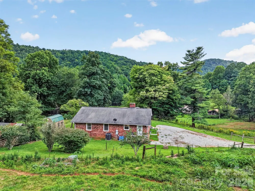 3702 Cabin Creek Road Zirconia, NC 28790
