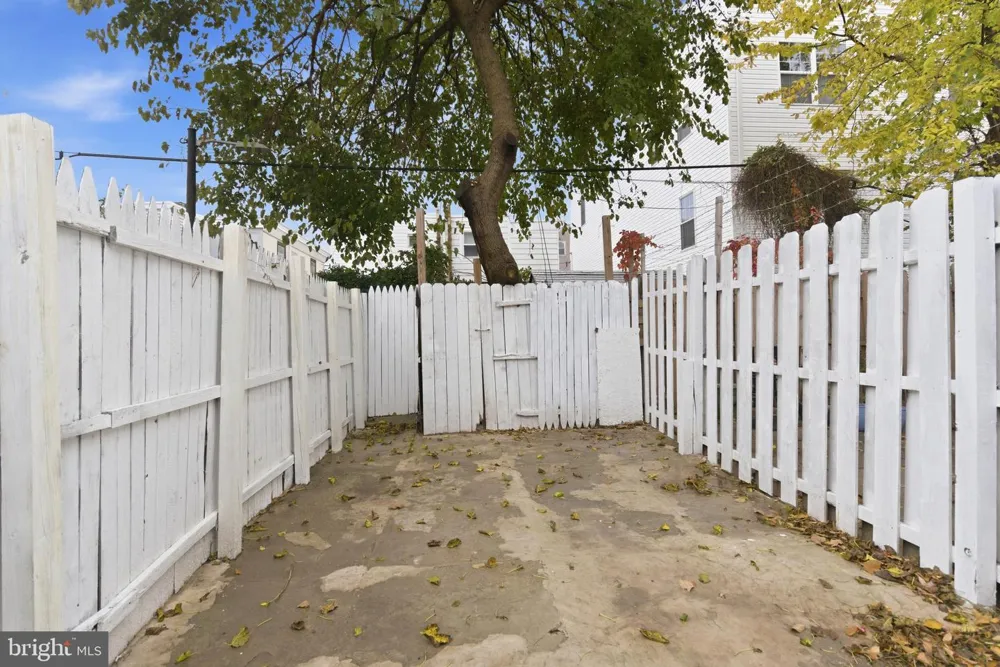 2625 BRADDOCK STREET Philadelphia, PA 19125
