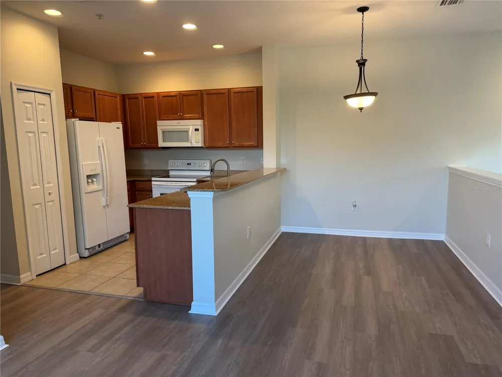5467 SOAPSTONE PLACE #203 Sarasota, FL 34233