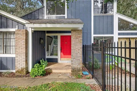 28 BAYMEADOW COURT