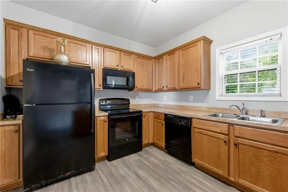 313 Venture Path Hiram, GA 30141