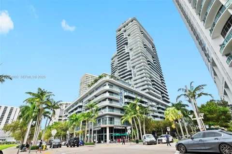121 NE 34th St #2409