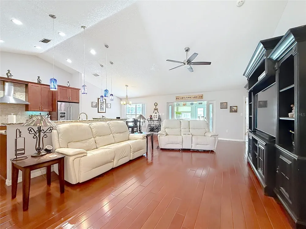 1050 FAHNSTOCK STREET Eustis, FL 32726