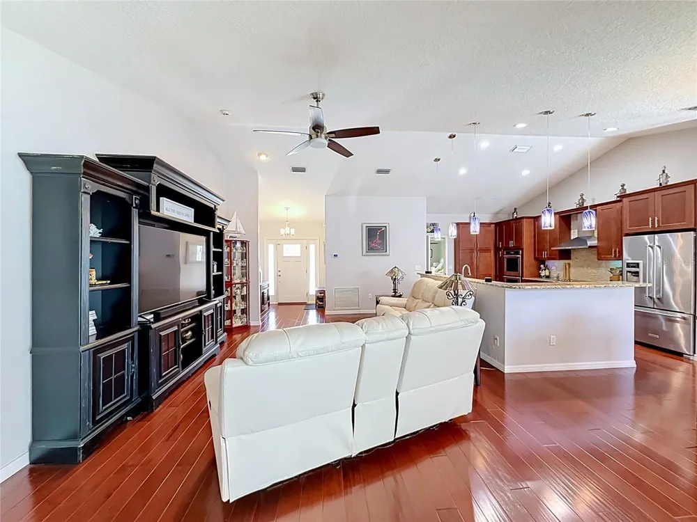 1050 FAHNSTOCK STREET Eustis, FL 32726