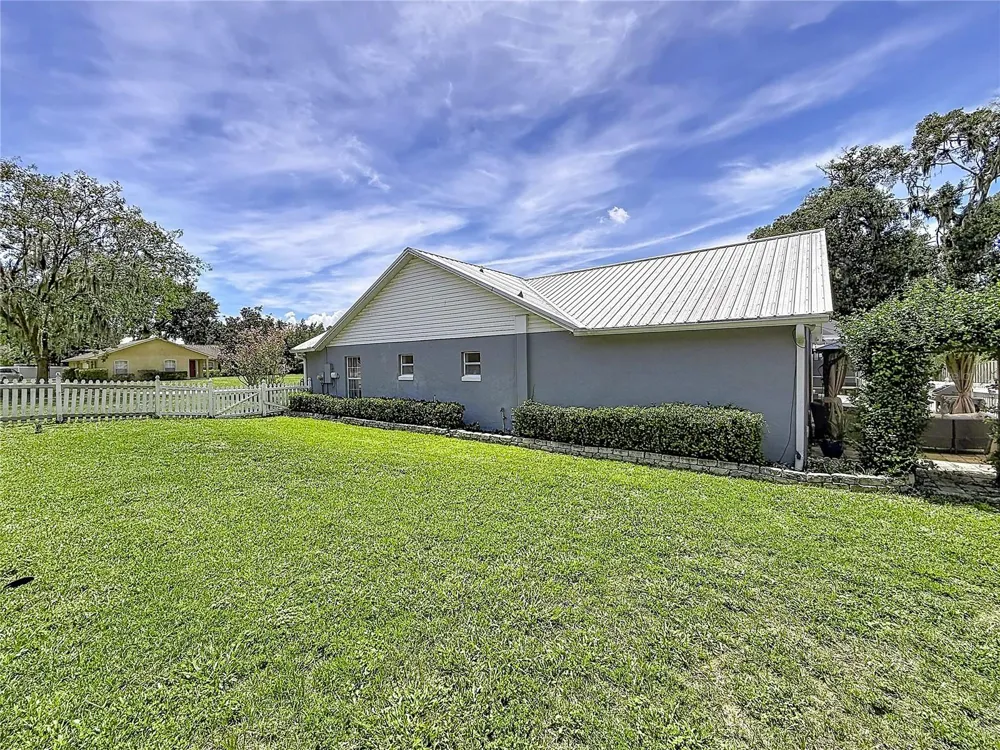 1050 FAHNSTOCK STREET Eustis, FL 32726