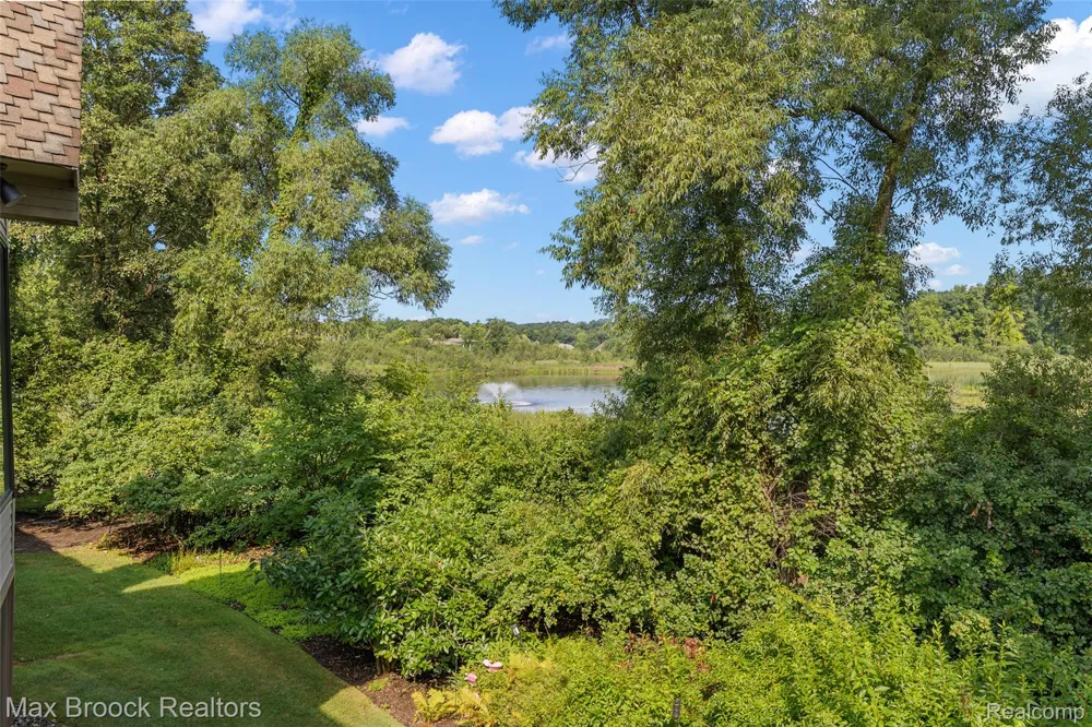 1136 Norminister End Bloomfield Charter Township, MI 48302