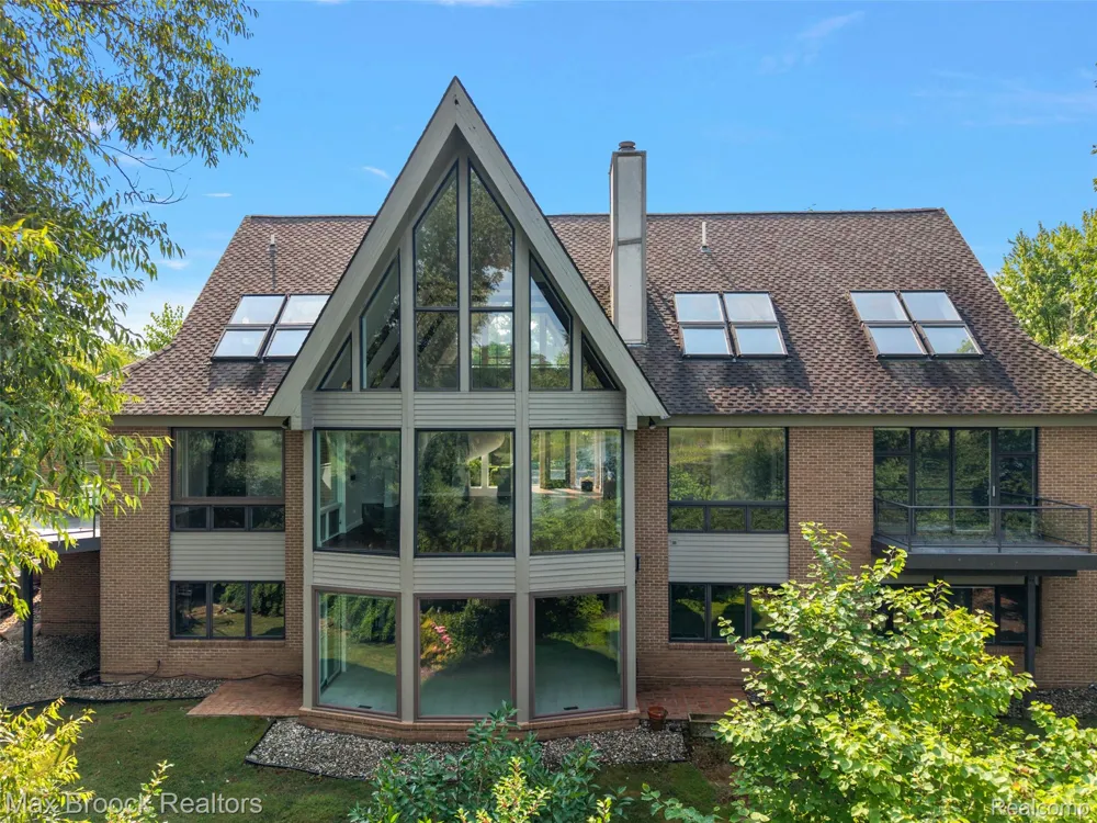 1136 Norminister End Bloomfield Charter Township, MI 48302