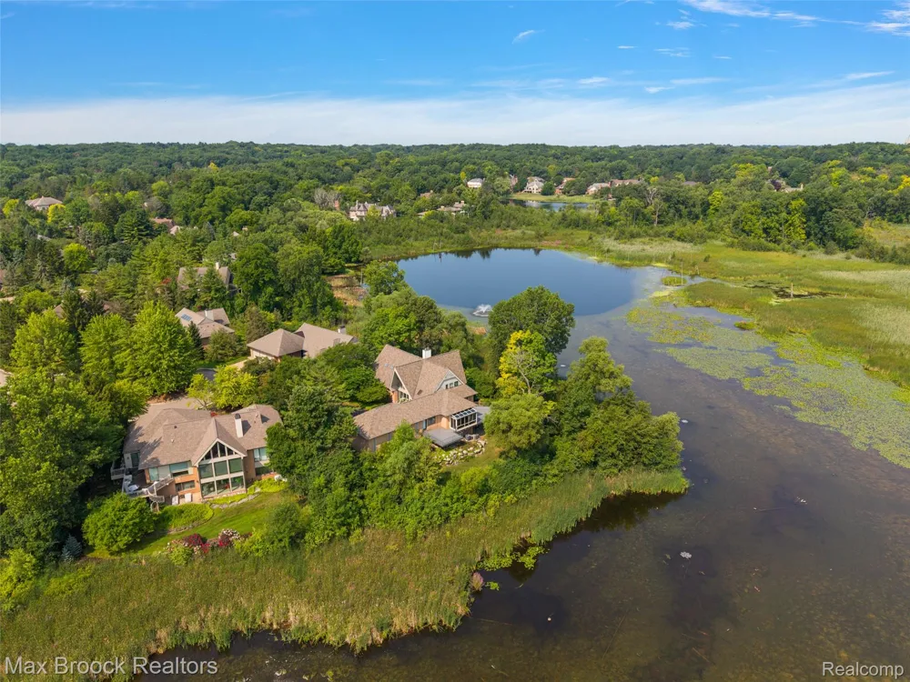 1136 Norminister End Bloomfield Charter Township, MI 48302