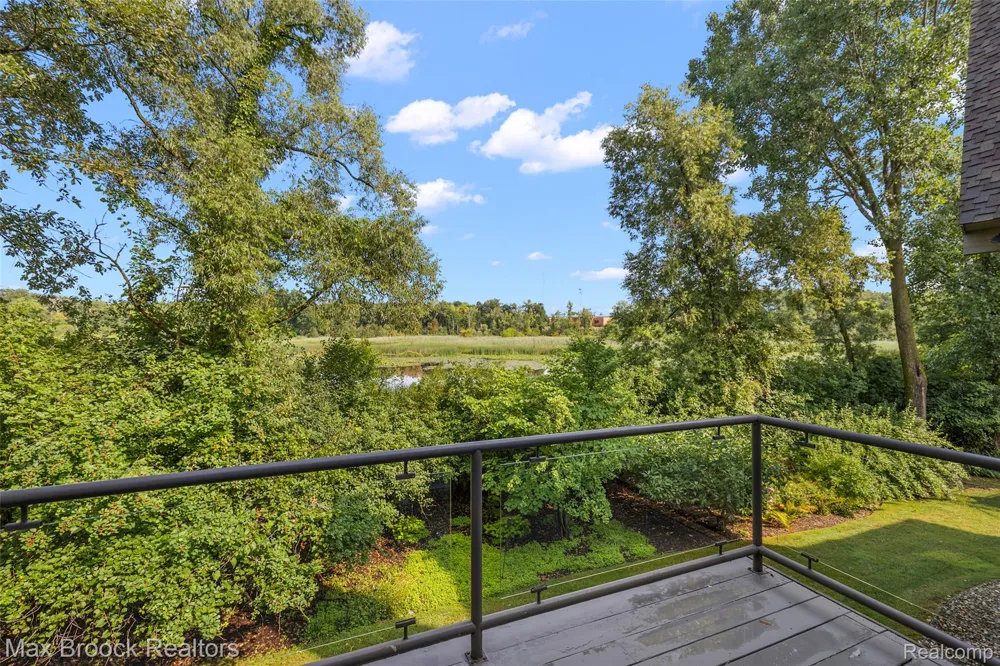 1136 Norminister End Bloomfield Charter Township, MI 48302