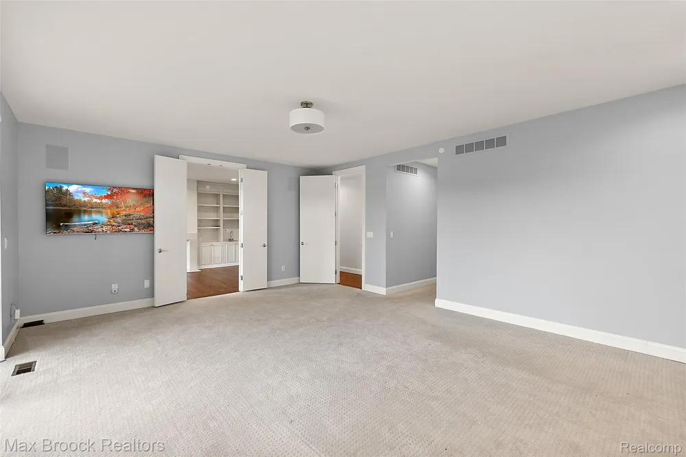 1136 Norminister End Bloomfield Charter Township, MI 48302