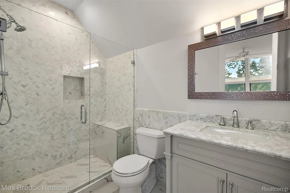 1136 Norminister End Bloomfield Charter Township, MI 48302