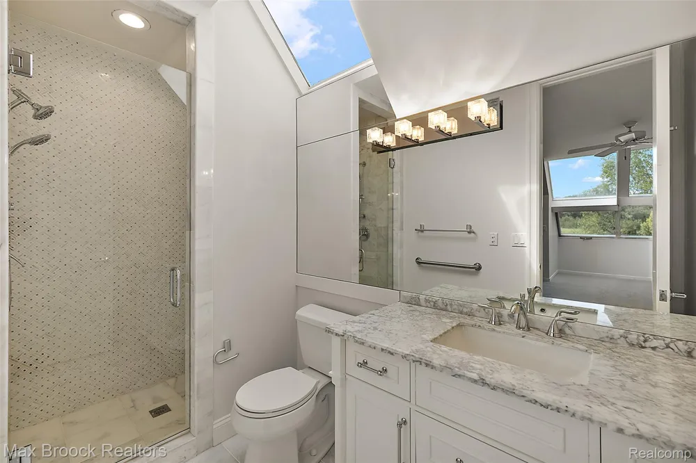 1136 Norminister End Bloomfield Charter Township, MI 48302