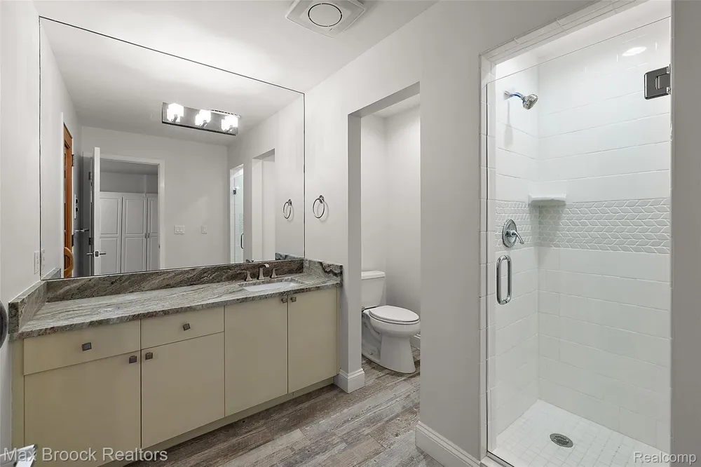 1136 Norminister End Bloomfield Charter Township, MI 48302
