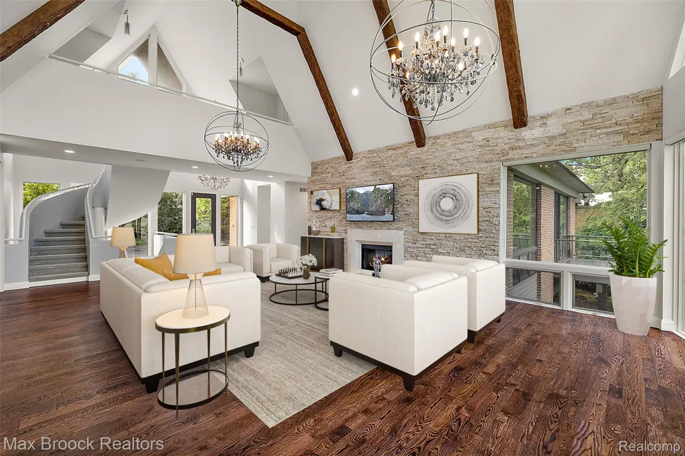 1136 Norminister End Bloomfield Charter Township, MI 48302