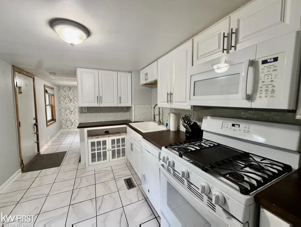 3049 Egleston Avenue Genesee Charter Township, MI 48506