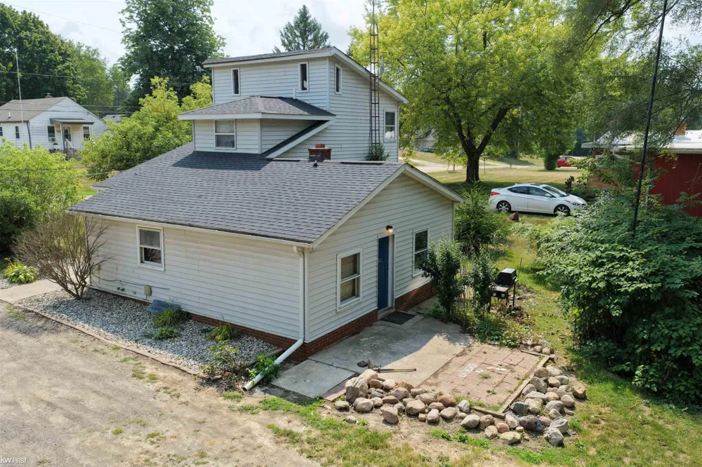 3049 Egleston Avenue Genesee Charter Township, MI 48506