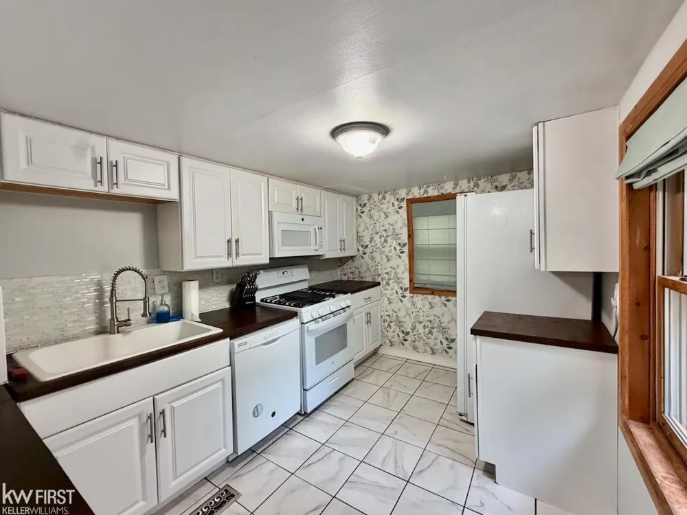 3049 Egleston Avenue Genesee Charter Township, MI 48506