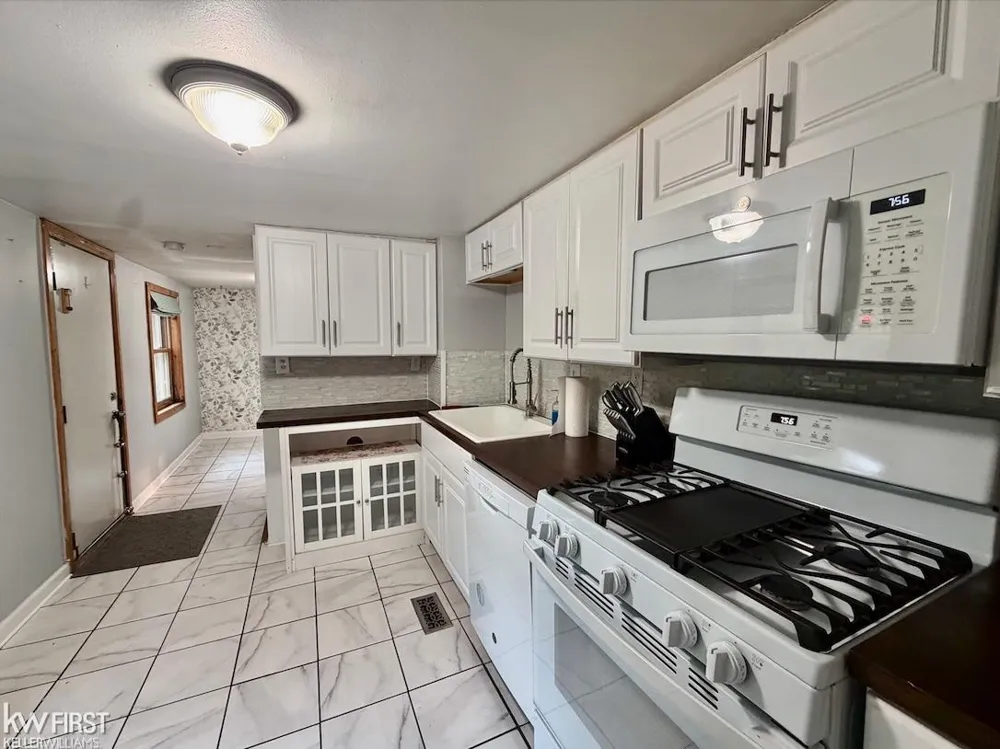 3049 Egleston Avenue Genesee Charter Township, MI 48506