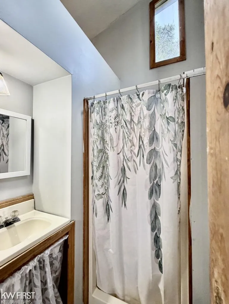 3049 Egleston Avenue Genesee Charter Township, MI 48506