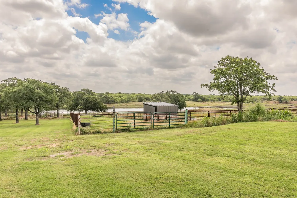 495 Lyles Road Henrietta, TX 76365