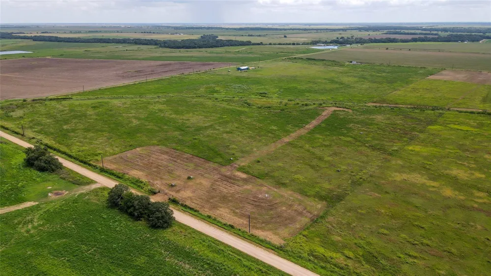 Cr 393 Louise, TX 77455
