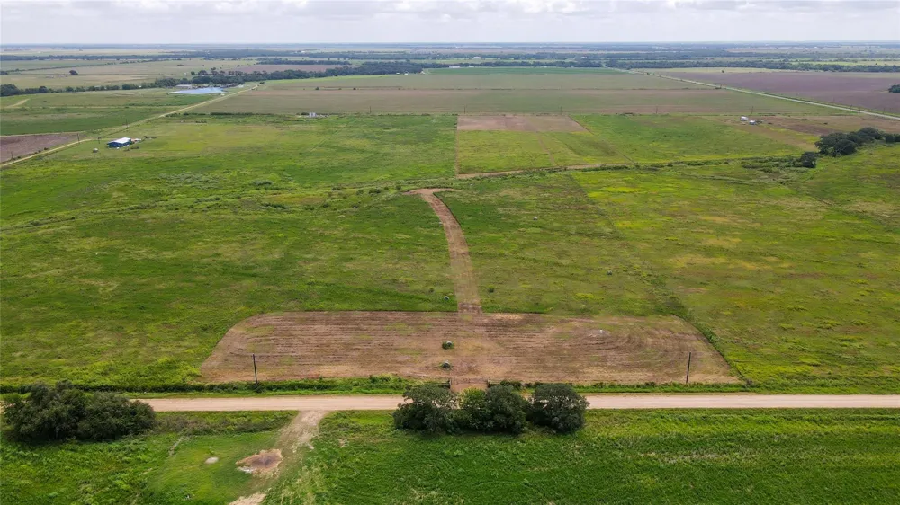 Cr 393 Louise, TX 77455