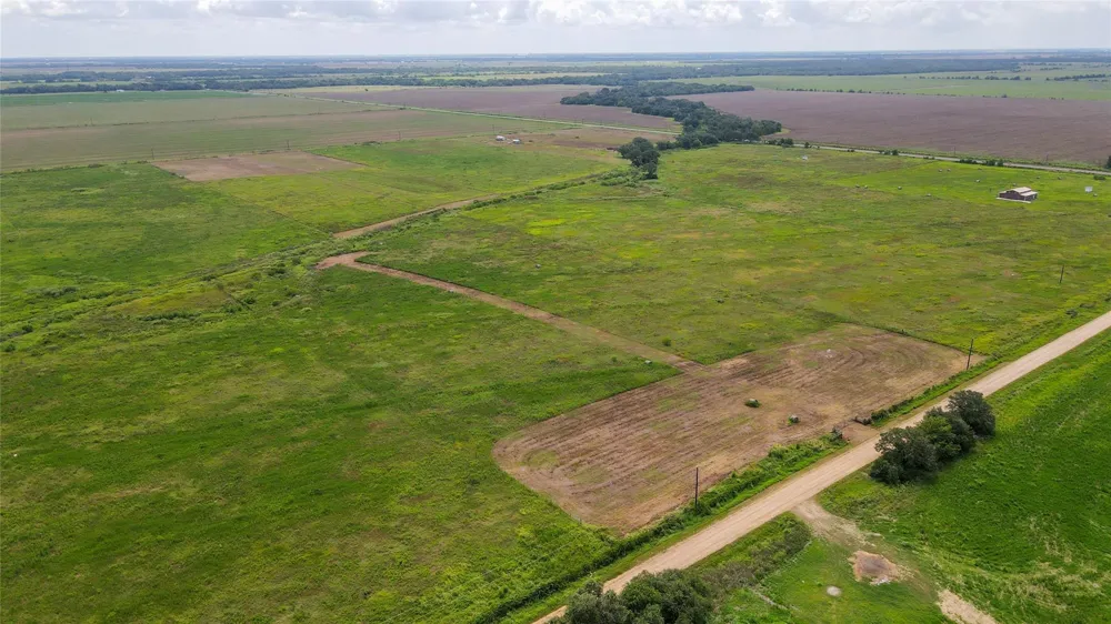 Cr 393 Louise, TX 77455