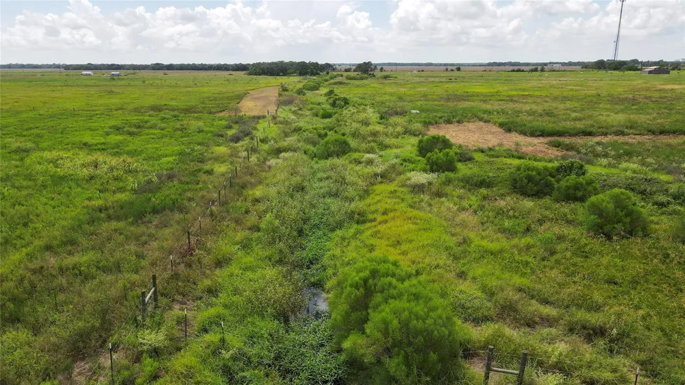 Cr 393 Louise, TX 77455