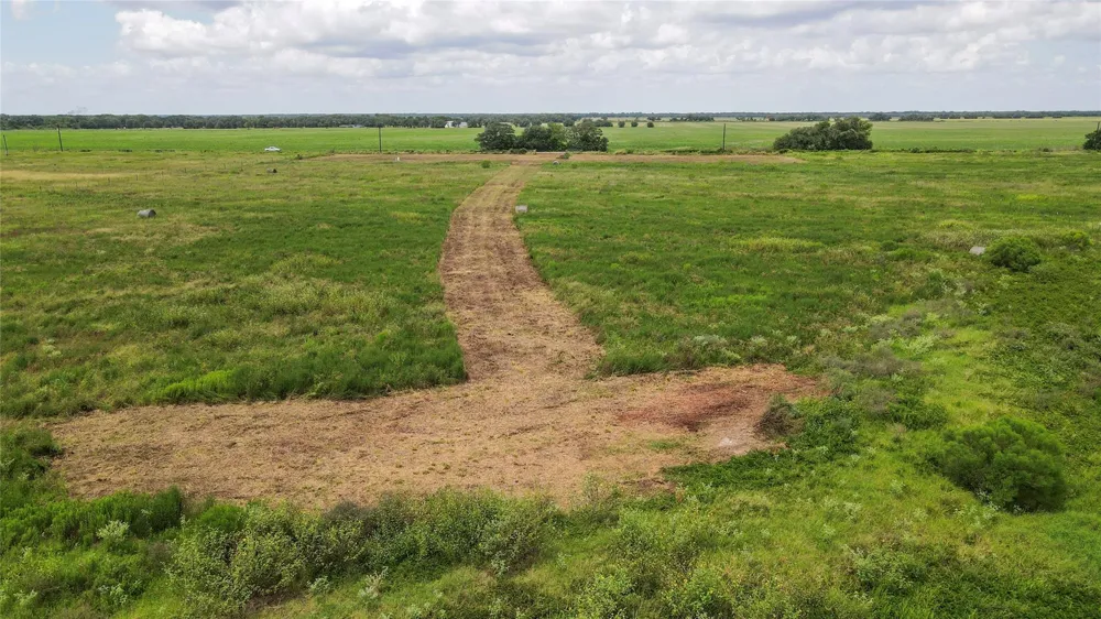 Cr 393 Louise, TX 77455