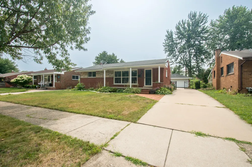 4642 Audubon Drive Warren, MI 48092