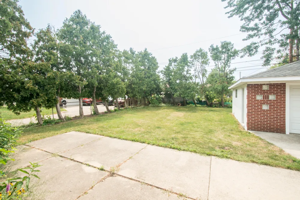 4642 Audubon Drive Warren, MI 48092