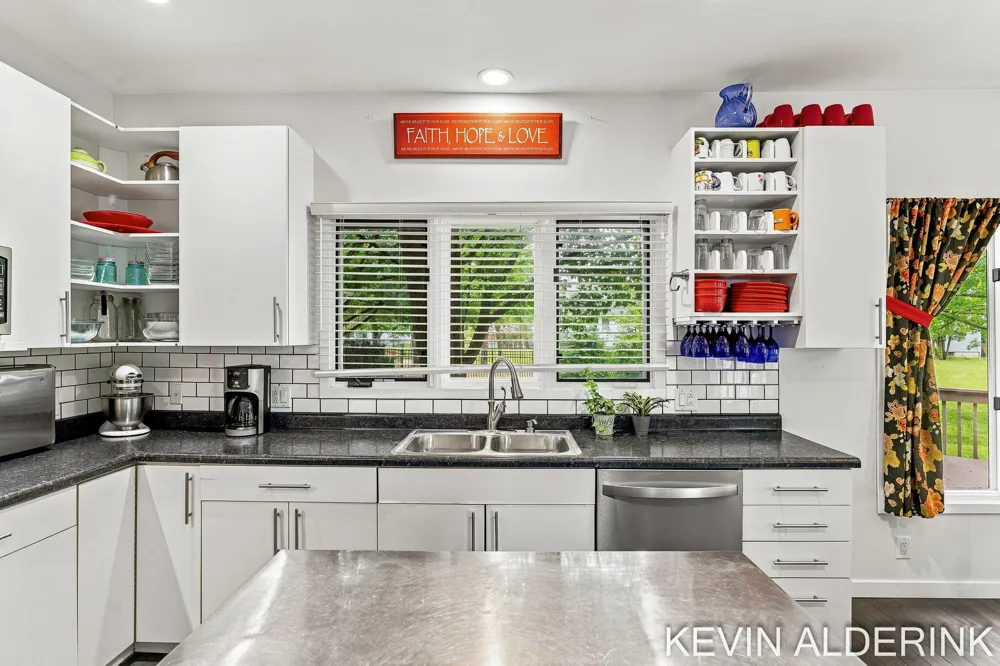 1305 Augusta Court W Holland, MI 49423