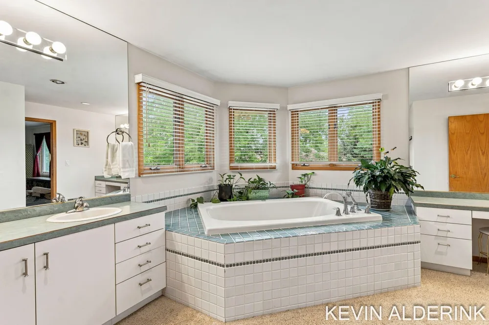 1305 Augusta Court W Holland, MI 49423