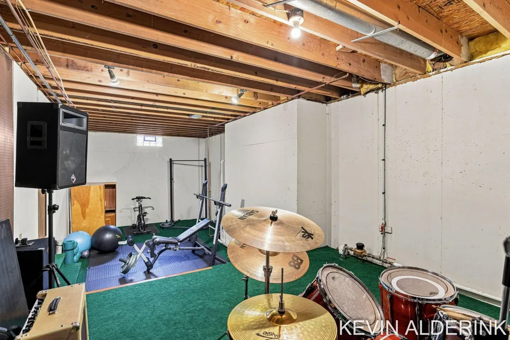 1305 Augusta Court W Holland, MI 49423