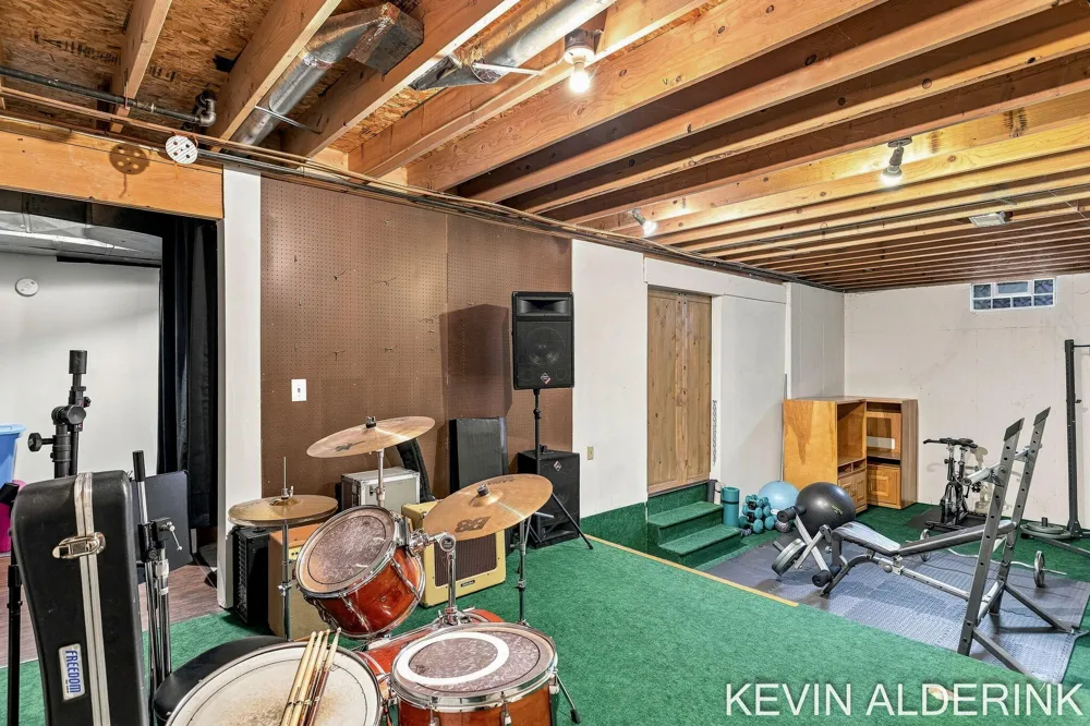 1305 Augusta Court W Holland, MI 49423