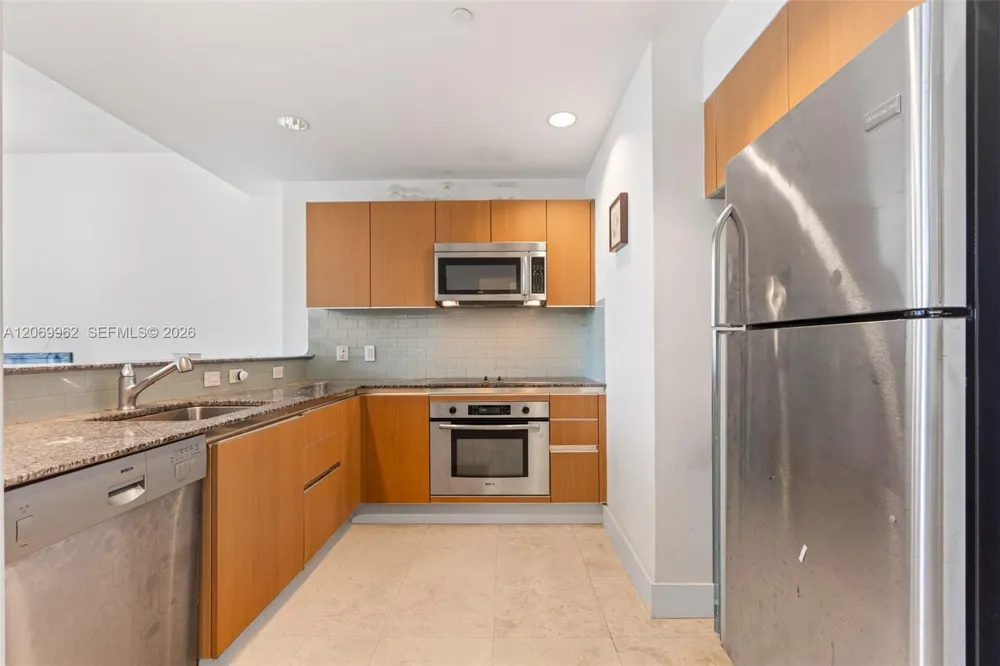 1050 Brickell Ave #2112 Miami, FL 33131