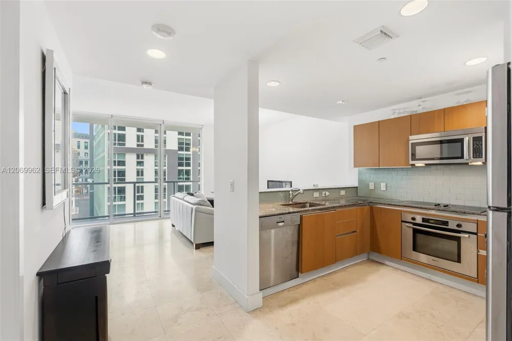 1050 Brickell Ave #2112 Miami, FL 33131