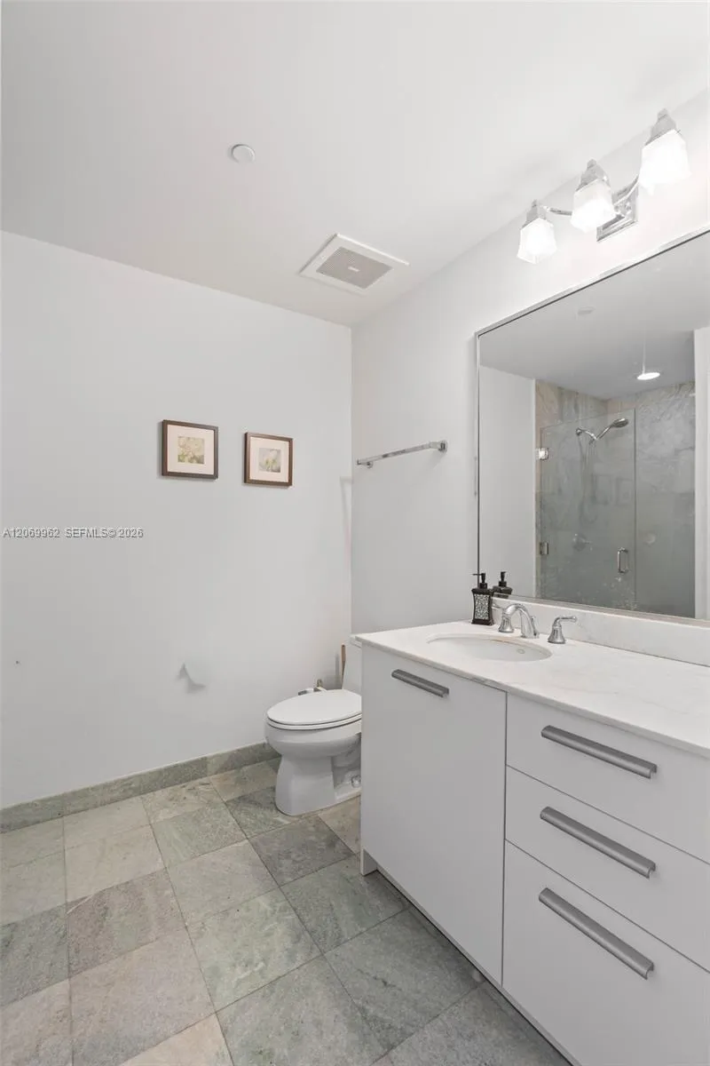 1050 Brickell Ave #2112 Miami, FL 33131