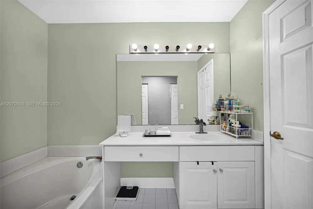 5691 NW 125th Ave Coral Springs, FL 33076