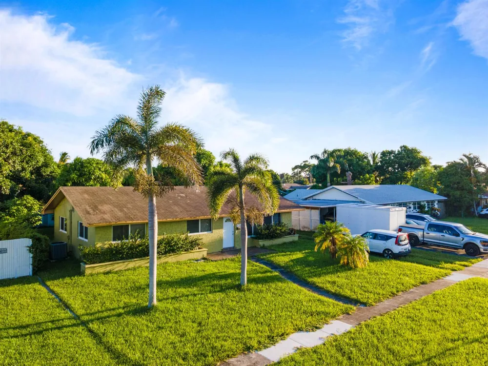 4786 Pine Cone Lane West Palm Beach, FL 33417