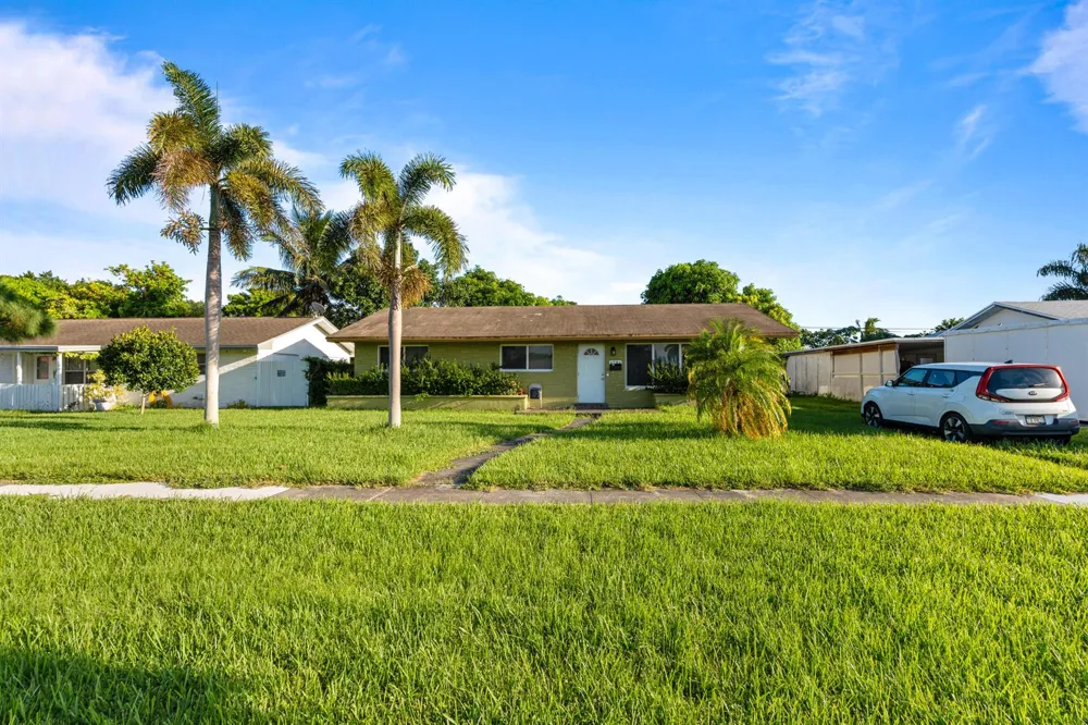 4786 Pine Cone Lane West Palm Beach, FL 33417