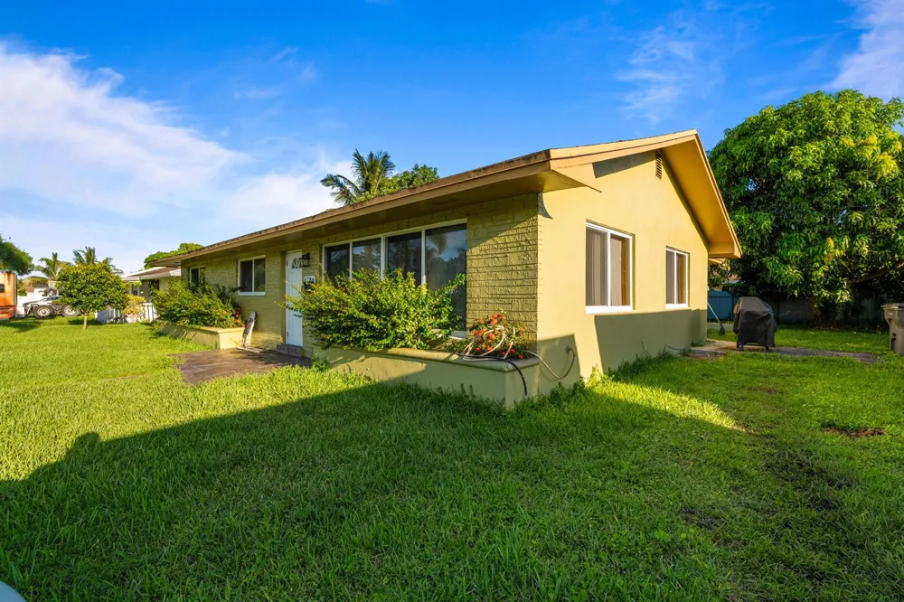 4786 Pine Cone Lane West Palm Beach, FL 33417