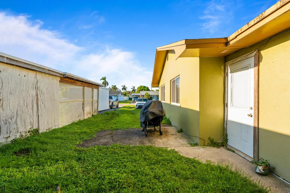 4786 Pine Cone Lane West Palm Beach, FL 33417