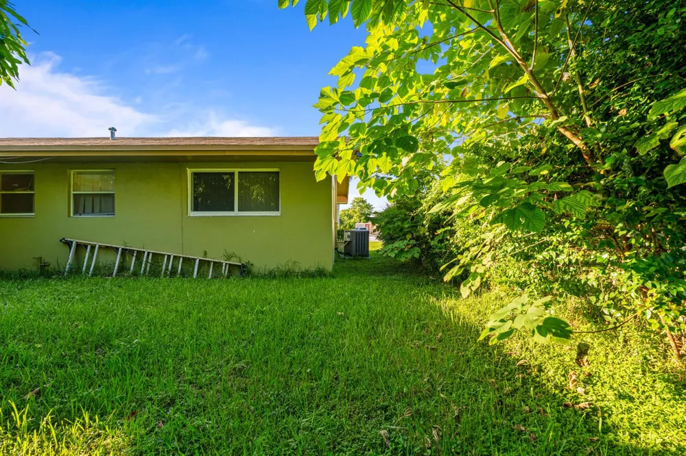 4786 Pine Cone Lane West Palm Beach, FL 33417