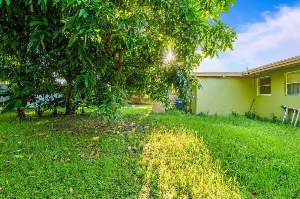 4786 Pine Cone Lane West Palm Beach, FL 33417