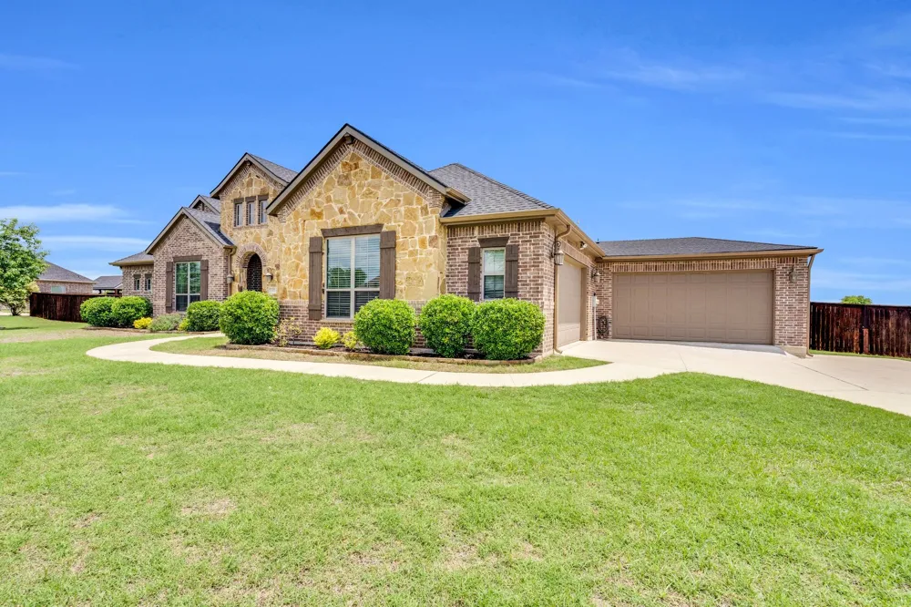 102 Willowbrook Drive Waxahachie, TX 75165