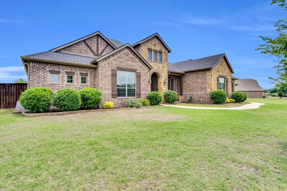 102 Willowbrook Drive Waxahachie, TX 75165